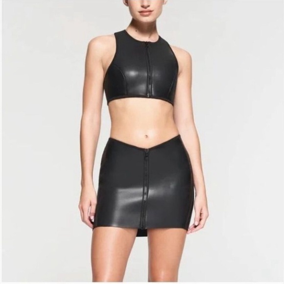 NWT Skims Rubberized Scuba Swim Mini Skirt Onyx Size S ✨🔥🔥🔥 - Picture 6 of 8